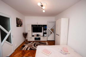 Mim's Home, Băile Herculane
